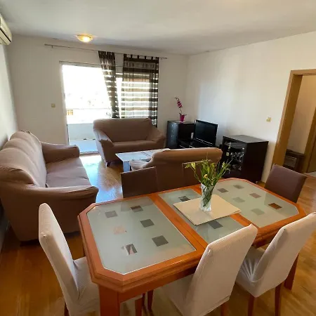 Ivona Apartment *
